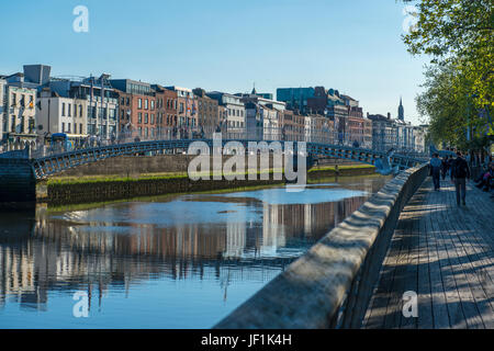 Ha'penny Bridge, Halfpenny Bridge, officially Liffey Bridge, Dublin, Ireland Stock Photo