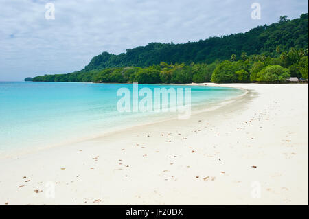 Turquoise water and white sand at the Champagne beach, Island of Espiritu Santo, Vanuatu, South Pacific Stock Photo