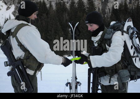 Young French officers take part to winter training in the Alps Stock Photo