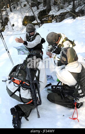 Young French officers take part to winter training in the Alps Stock Photo