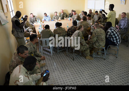 Airmen deployed to the 724th Expeditionary Air Base Squadron meet with members of the Forces Armées Nigeriennes at Nigerien Air Base 201, May 10, 2017. The two military groups meet on a regular basis to learn about their partner’s respective culture and build a lasting partnership. (U.S. Air Force photo by Senior Airman Jimmie D. Pike) Stock Photo