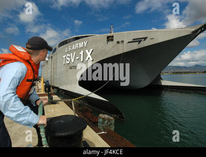 050811-N-3019M-002  Navy Petty Officer 3rd Class Erik Horner casts off a mooring line as the U.S. Army's Theater Support Vessel-1X USAV Spearhead gets underway from Ford Island at Pearl Harbor, Hawaii, on Aug. 11, 2005, to conduct a capabilities demonstration.  The 98-meter aluminum-hulled catamaran can maneuver personnel with their equipment from staging bases to remote locations at speeds of up to 40 knots.  Horner, is a Navy cryptological technician-technical assigned to the USS Lake Erie (CG 70).  DoD photo by Petty Officer 3rd Class Ryan C. McGinley, U.S. Navy.  (Released) Stock Photo