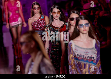 Barcelona, Spain. 28th June, 2017. Models present creations by Custo Barcelona during the 080 Barcelona Fashion Week, in Barcelona, Spain, June 28, 2017. Credit: Pau Barrena/Xinhua/Alamy Live News Stock Photo