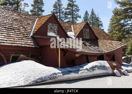 California, USA. 26th June, 2017. June 26, 2017.Tioga Pass Resort (TPR), located at 9550 feet elevation, along Hwy 120/Tioga Pass Road on the banks of Glacier Creek, is closed for the season due to damage from heavy snow and flooding. The resort, which offers food and lodging, has operated under a Special Use Permit from the Inyo National Forest since 1914. It is located just outside of Yosemite's eastern gate.The Tioga Road from Hwy 395 to Yosemite's eastern entrance gate has been open since June 19, 2017.The Tioga Road into Yosemite National Park (Highway 120 through the park) will ope Stock Photo