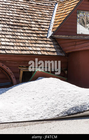 California, USA. 26th June, 2017. June 26, 2017.Tioga Pass Resort (TPR), located at 9550 feet elevation, along Hwy 120/Tioga Pass Road on the banks of Glacier Creek, is closed for the season due to damage from heavy snow and flooding. The resort, which offers food and lodging, has operated under a Special Use Permit from the Inyo National Forest since 1914. It is located just outside of Yosemite's eastern gate.The Tioga Road from Hwy 395 to Yosemite's eastern entrance gate has been open since June 19, 2017.The Tioga Road into Yosemite National Park (Highway 120 through the park) will ope Stock Photo