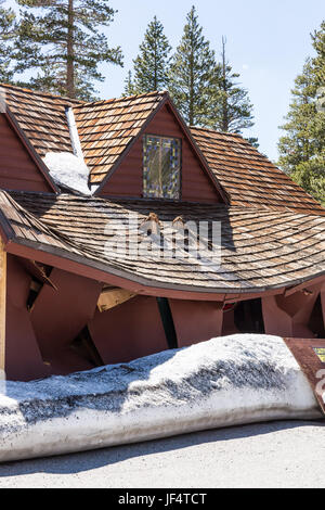 California, USA. 26th June, 2017. June 26, 2017.Tioga Pass Resort (TPR), located at 9550 feet elevation, along Hwy 120/Tioga Pass Road on the banks of Glacier Creek, is closed for the season due to damage from heavy snow and flooding. The resort, which offers food and lodging, has operated under a Special Use Permit from the Inyo National Forest since 1914. It is located just outside of Yosemite's eastern gate.The Tioga Road from Hwy 395 to Yosemite's eastern entrance gate has been open since June 19, 2017.The Tioga Road into Yosemite National Park (Highway 120 through the park) will ope Stock Photo