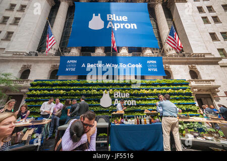 New York, USA. 29th June, 2017. Broad Street in front of the New York Stock Exchange is agog with activity during the ceremony for the initial public offering of Blue Apron Holdings, a meal-kit delivery service, on Thursday, June 29, 2017. Blue Apron Holdings Inc. reduced the price of its initial public offering because of the possible impact of the Amazon-Whole Foods Market acquisition. Blue Apron is one of several meal-kit delivery services but the first to have an IPO. ( © Richard B. Levine) Credit: Richard Levine/Alamy Live News Stock Photo