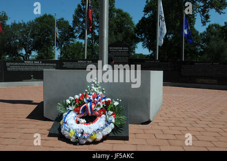 A wreath lays at the Richmond Hill, Ga., Veterans’ Monument in J.F. Gregory Park, following the town’s Memorial Day Observance Ceremony May 29th. During the ceremony, Soldiers from the 87th Combat Sustainment Support Battalion provided an honor guard to present the National Colors and fire a three-volley salute in honor of the Fallen. (U.S. Army photo by Sgt. 1st Class Ben K. Navratil) Stock Photo