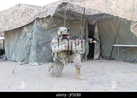 Staff Sgt. Ray Gill, assigned Company B, 150th Engineer Battalion, Mississippi Army National Guard, takes fighting position to prevent entry of a tactical operations center June 3, 2017, at Fort Irwin, California. (Mississippi National Guard photo by Sgt. DeUndra Brown, 102d Public Affairs Detachment) Stock Photo