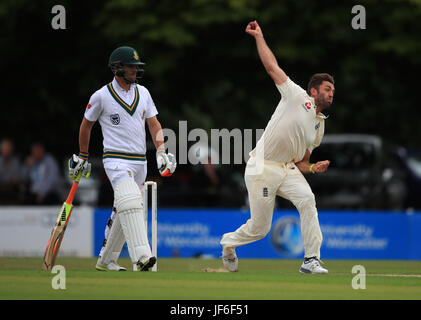 England Lions' Liam Plunkett bowls during day one of the Tour match at New Road, Worcester. Stock Photo