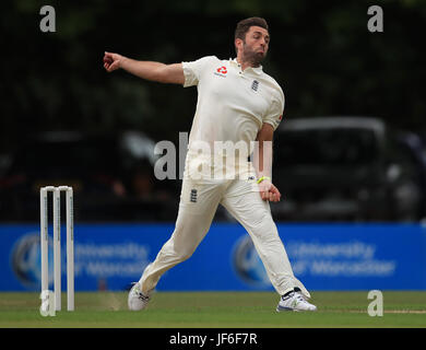 England Lions' Liam Plunkett bowls during day one of the Tour match at New Road, Worcester. Stock Photo