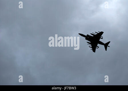 Harrier jet fighter plane silhouetted against the sky Stock Photo - Alamy