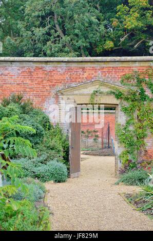 door in walled garden Stock Photo