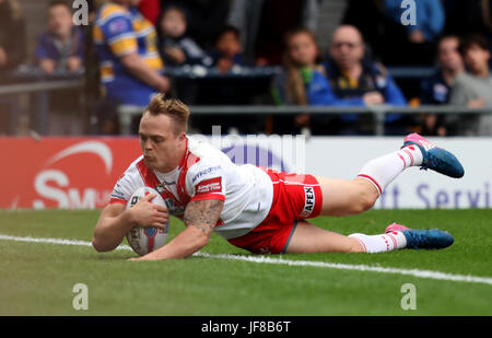 St Helen's Adam Swift dives in to score his first try of the game during the Betfred Super League match at Headingley Carnegie Stadium, Leeds. Stock Photo