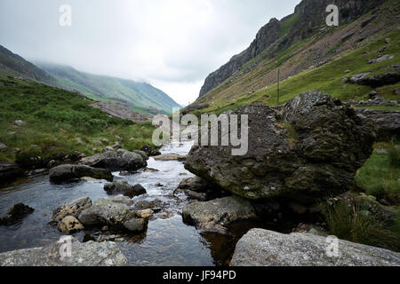 UK, Wales, Snowdonia, Pass of Llanberis, Pont, y, Gromlech, Afon Nant Peris, stream flowing through valley Stock Photo