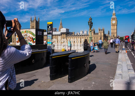 Westminster Bridge security measures after terror attack, London, England, U.K. Stock Photo