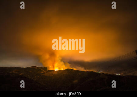 San Clemente, CA, USA. 28th June, 2017. The Cristianitos Fire burns in between San Clemente and Camp Pendleton Marine base Wednesday night June 28, 2017. The fire was estimated at 400 acres and was burning near luxury homes. No injuries or evacuations were reported, but firefighters spent the evening engaged in defensive firing operations.Long Exposure Image. Credit: Stuart Palley/ZUMA Wire/Alamy Live News Stock Photo