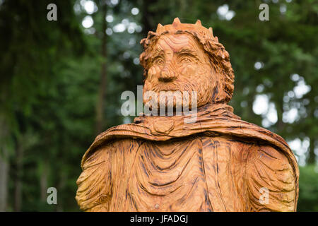 Glamis, UK. 30th June 2017. Glamis Castle launches Macbeth trail. Wooden sculpture of King Duncan from Act 1 Scene 4 of Macbeth made by Neith Art & Sculpture. Anne Johnston/Alamy Live News Stock Photo