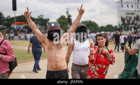 London, UK. 30th June, 2017. Festival goers at the 2017 British Summer Time (BST) Festival in Hyde Park in London. Photo date: Friday, June 30, 2017. Photo credit should read: Roger Garfield/Alamy Live News Stock Photo