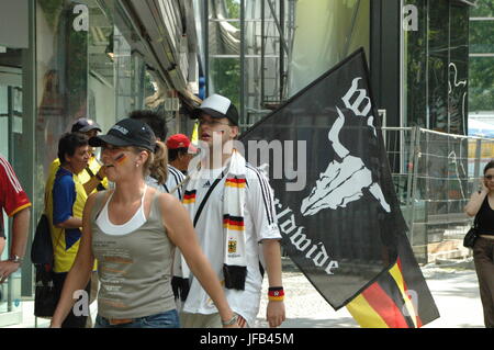 German and Ecuadorian soccer fans at the 2006 World Cup at Breitscheidplatz in Berlin on 20 June 2006 (before the match between Ecuador and Germany) Stock Photo