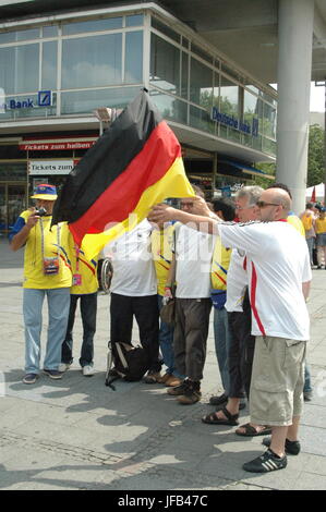 German and Ecuadorian soccer fans at the 2006 World Cup at Breitscheidplatz in Berlin on 20 June 2006 (before the match between Ecuador and Germany) Stock Photo