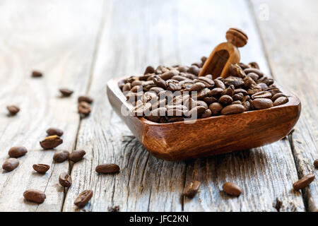 https://l450v.alamy.com/450v/jfc2kn/roasted-coffee-beans-in-a-wooden-bowl-jfc2kn.jpg