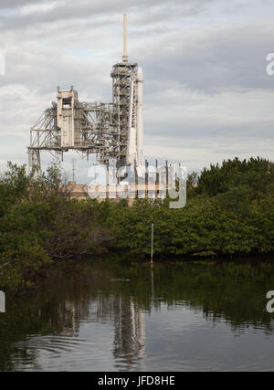 The SpaceX Falcon 9 rocket, with the Dragon spacecraft onboard, is seen at Launch Complex 39A at NASA’s Kennedy Space Center in Cape Canaveral, Florida, Saturday, June 3, 2017. Dragon is carrying almost 6,000 pounds of science research, crew supplies and hardware to the International Space Station in support of the Expedition 52 and 53 crew members. The unpressurized trunk of the spacecraft also will transport solar panels, tools for Earth-observation and equipment to study neutron stars. This will be the 100th launch, and sixth SpaceX launch, from this pad. Previous launches include 11 Apollo Stock Photo