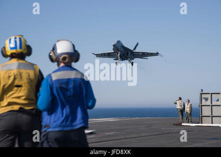 170626-N-TJ319-431 ATLANTIC OCEAN (June 26, 2017) An F/A-18F Super Hornet assigned to the Fighting Swordsman of Strike Fighter Squadron (VFA) 32 lands on the flight deck aboard the aircraft carrier USS Dwight D. Eisenhower (CVN 69)(Ike). Ike is underway during the sustainment phase of the Optimized Fleet Response Plan (OFRP). (U.S. Navy photo by Mass Communication Specialist Seaman Jessica L. Dowell) Stock Photo