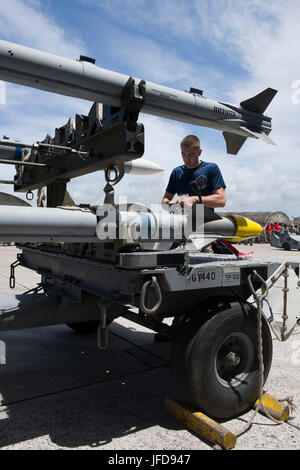 Airmen of the 44th Aircraft Maintenance Unit prepare an F-15 Eagle for ...