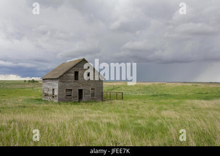 An abandoned house in the prairies in Alberta, Canada. Stock Photo