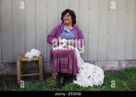 Chile, Araucania, Temuco, Mapuche, Fairly Trade, textiles, sheep's wool spin and wrap, woman, Stock Photo