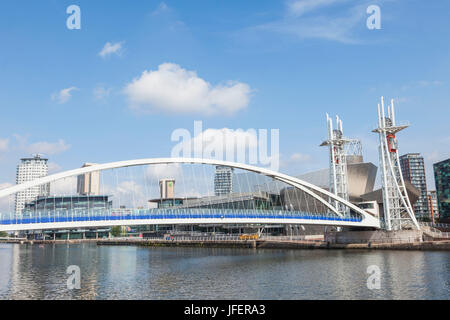 England, Manchester, Salford, The Quays, Millenium Lift Bridge and The Lowry and Media City Skyline Stock Photo