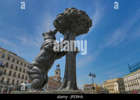 Spain, Madrid City, Sun Gate Square (Puerta del Sol Square), El Oso y el Madroño sculture, symbol of Madrid Stock Photo