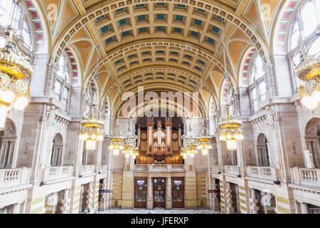 Scotland, Glasgow, Kelvingrove Art Gallery and Museum, Interior View
