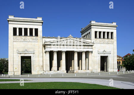 The propylaeum, a neo-classical gate building on the Koenigsplatz square, Maxvorstadt, Munich, Upper Bavaria, Germany, Europe, 26. August 2007 Stock Photo