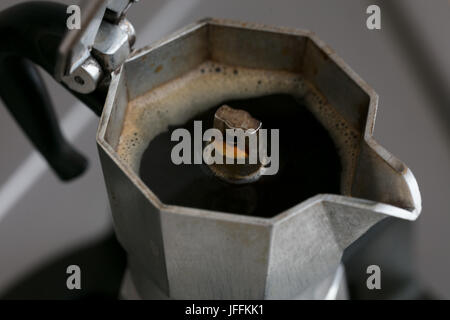 https://l450v.alamy.com/450v/jffkk1/coffee-machine-naples-jffkk1.jpg