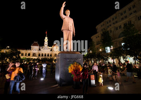 Statue of communist leader Ho Chi Minh in front of the City Hall building, Ho Chi Minh City, Vietnam, Asia Stock Photo