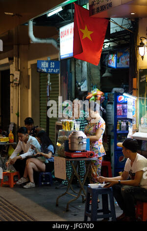 Woman cooking street food in Vietnam, Southeast Asia Stock Photo