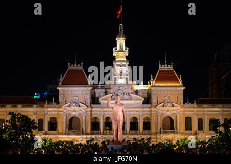 Statue of communist leader Ho Chi Minh in front of the City Hall building, Ho Chi Minh City, Vietnam, Asia Stock Photo