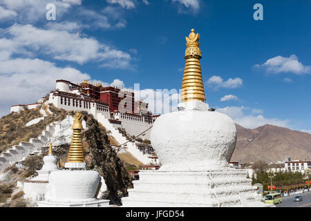 potala palace in lhasa Stock Photo