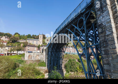 England, Shropshire, Ironbridge, Ironbridge Bridge, The World's First Cast Iron Bridge Stock Photo