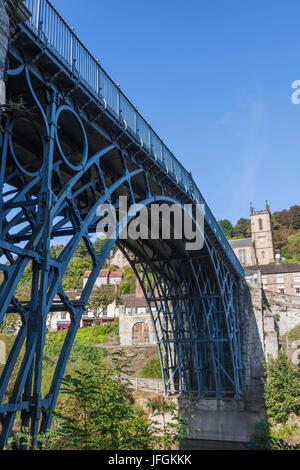 England, Shropshire, Ironbridge, Ironbridge Bridge, The World's First Cast Iron Bridge Stock Photo