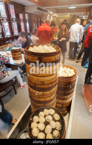 China, Shanghai, Yuyuan Garden, Nanxiang Steamed Bun Shop, Steamed Dumplings Stock Photo