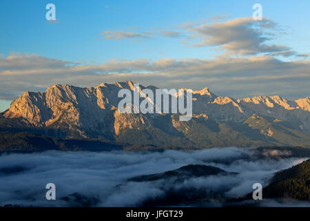 Germany, Bavaria, Upper Bavaria, Werdenfelser Land, Krepelschrofen, view of the Krepelschrofen on upper Wetterstein point, Wettersteinwand, Leutascher Dreitorspitz, Partenkirchener Dreitorspitz, Wetterstein Range Stock Photo