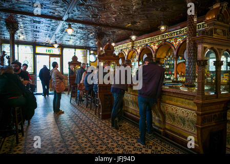 UK, Northern Ireland, Belfast, Crown Liquor Saloon, historic 1885 bar, interior Stock Photo
