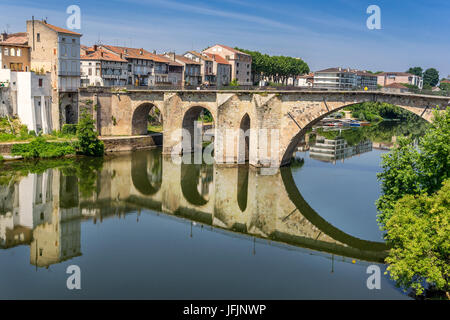 Pont des Cieutats in Villeneuve sur Lot Stock Photo