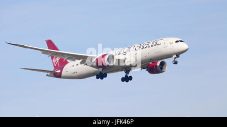Virgin Atlantic Boeing 787 Dreamliner G-VNEW on final approach to London-Heathrow Airport LHR Stock Photo