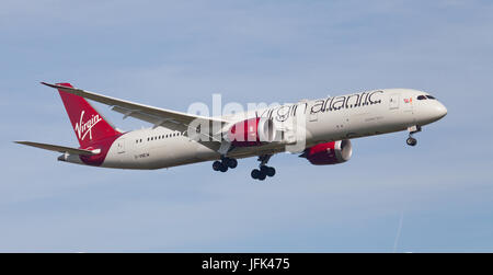 Virgin Atlantic Boeing 787 Dreamliner G-VNEW on final approach to London-Heathrow Airport LHR Stock Photo