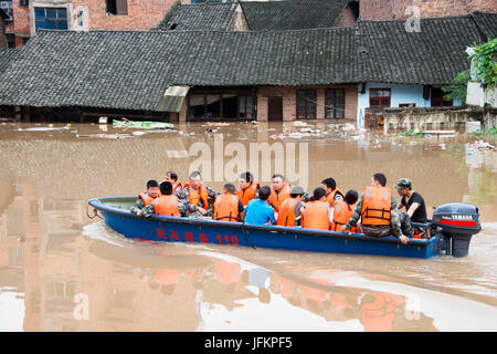 Shaoyang, Shaoyang City of central China's Hunan Province. 2nd July, 2017. Soldiers relocate stranded people in Xinshao County, Shaoyang City of central China's Hunan Province, July 2, 2017. Recently Shaoyang witnessed the heaviest flood this year. Credit: Lyu Jianshe/Xinhua/Alamy Live News Stock Photo
