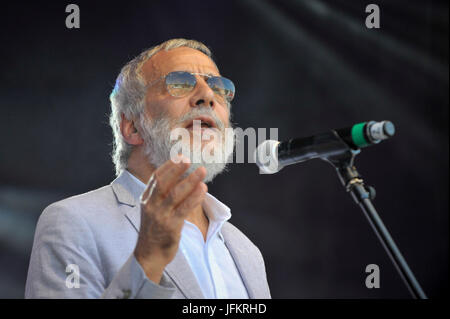 London, UK.  2 July 2017.  Yusuf Islam (formerly known as Cat Stevens) gives a speech.  People celebrate the EID Festival in Trafalgar Square, an event hosted by The Mayor of London.  The Mayor's festival takes place in the square one week after the end of Ramadan and includes a variety of stage performances and cultural activities.   Credit: Stephen Chung / Alamy Live News Stock Photo